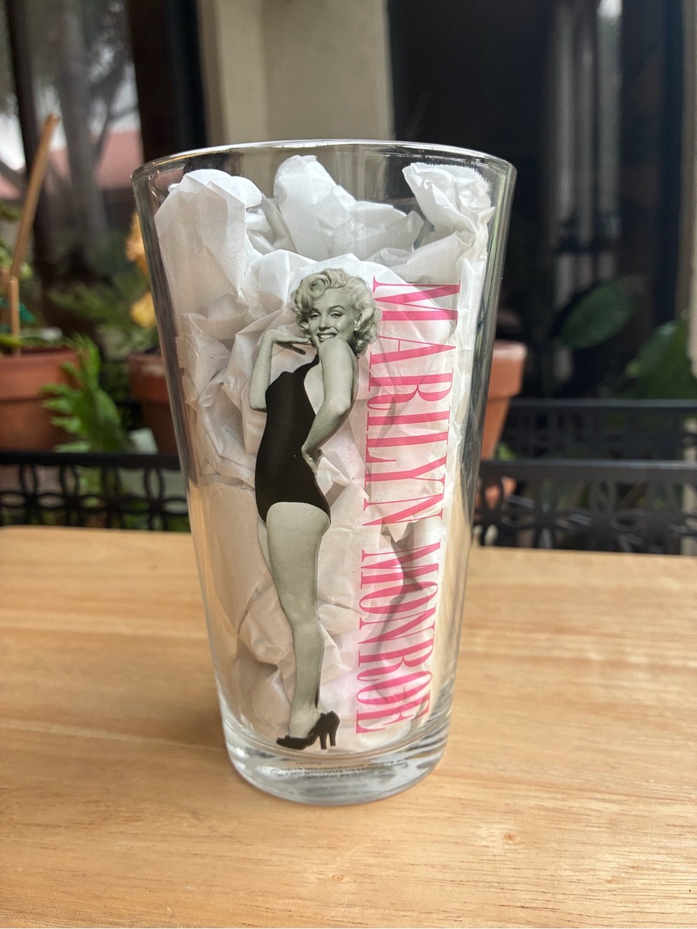 Vandor Marilyn Monroe 16 oz Pint Glass – Classic Swimsuit Pose